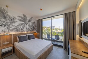 Minibar, caja de seguridad en la habitación, wifi gratis y ropa de cama