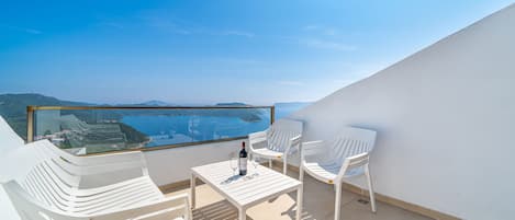 Deluxe Suite | Terrace/patio