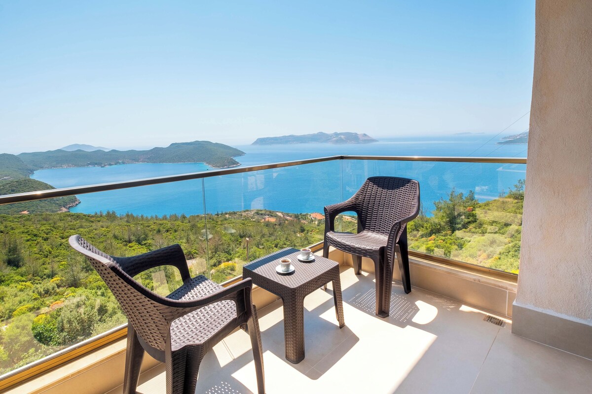 suit sea view