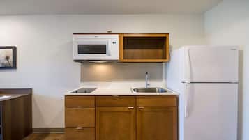 Refrigerador con congelador y microondas