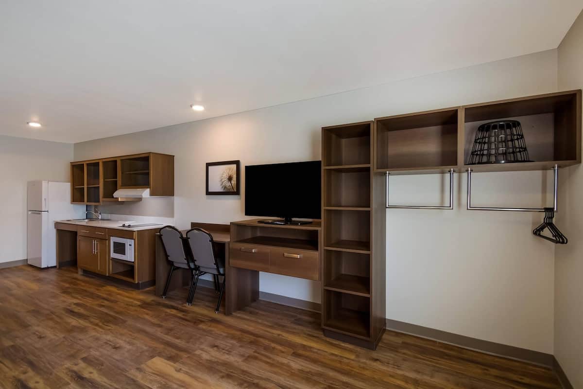 Habitació, 2 llits de matrimoni, accessible, no fumadors | Escriptori, wifi gratuïta i roba de llit