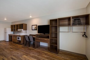 客房, 2 張加大雙人床, 無障礙, 非吸煙房 | 書桌、免費無線上網、床單