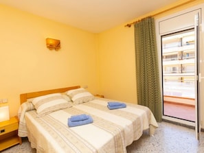 3 bedrooms, iron/ironing board, Internet