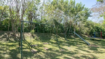 Area giochi per bambini (all'aperto)