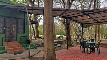 Deluxe Double Room | Living area