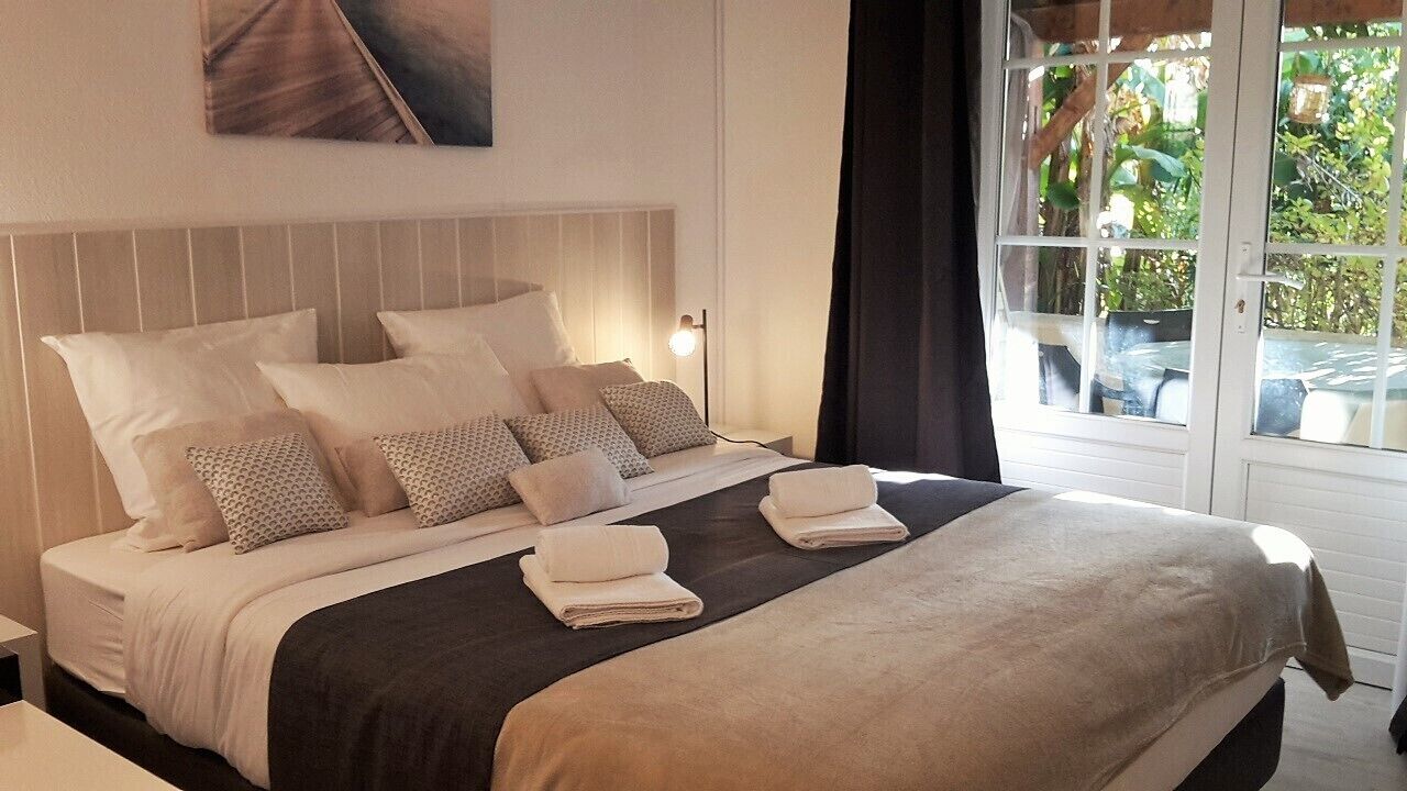 高級寢具、書桌、遮光布/窗簾、隔音