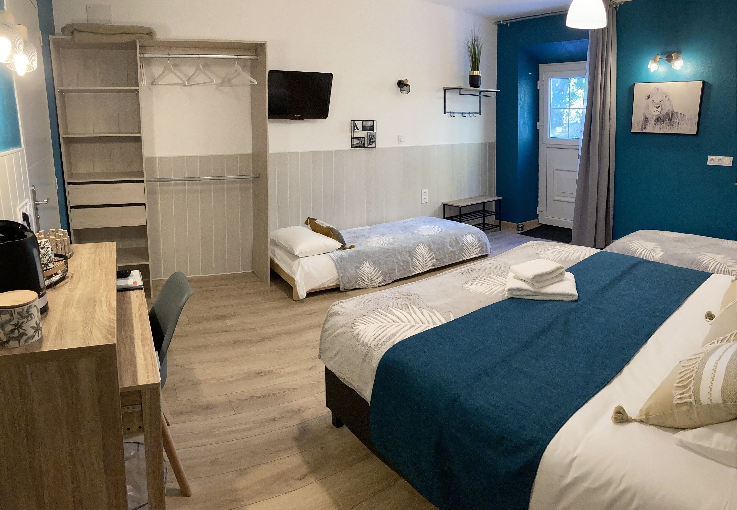 高档床上用品、办公桌、遮光窗帘、隔音