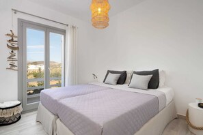 2 間睡房、書桌、熨斗/熨衫板、可攜式嬰兒床