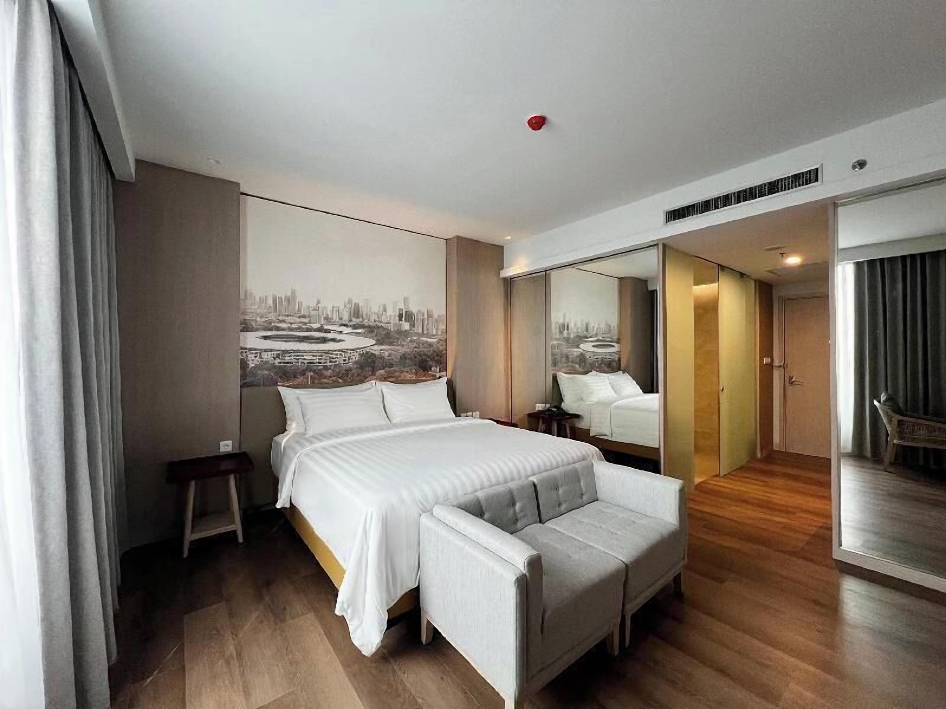 Minibar, soundproofing, free WiFi