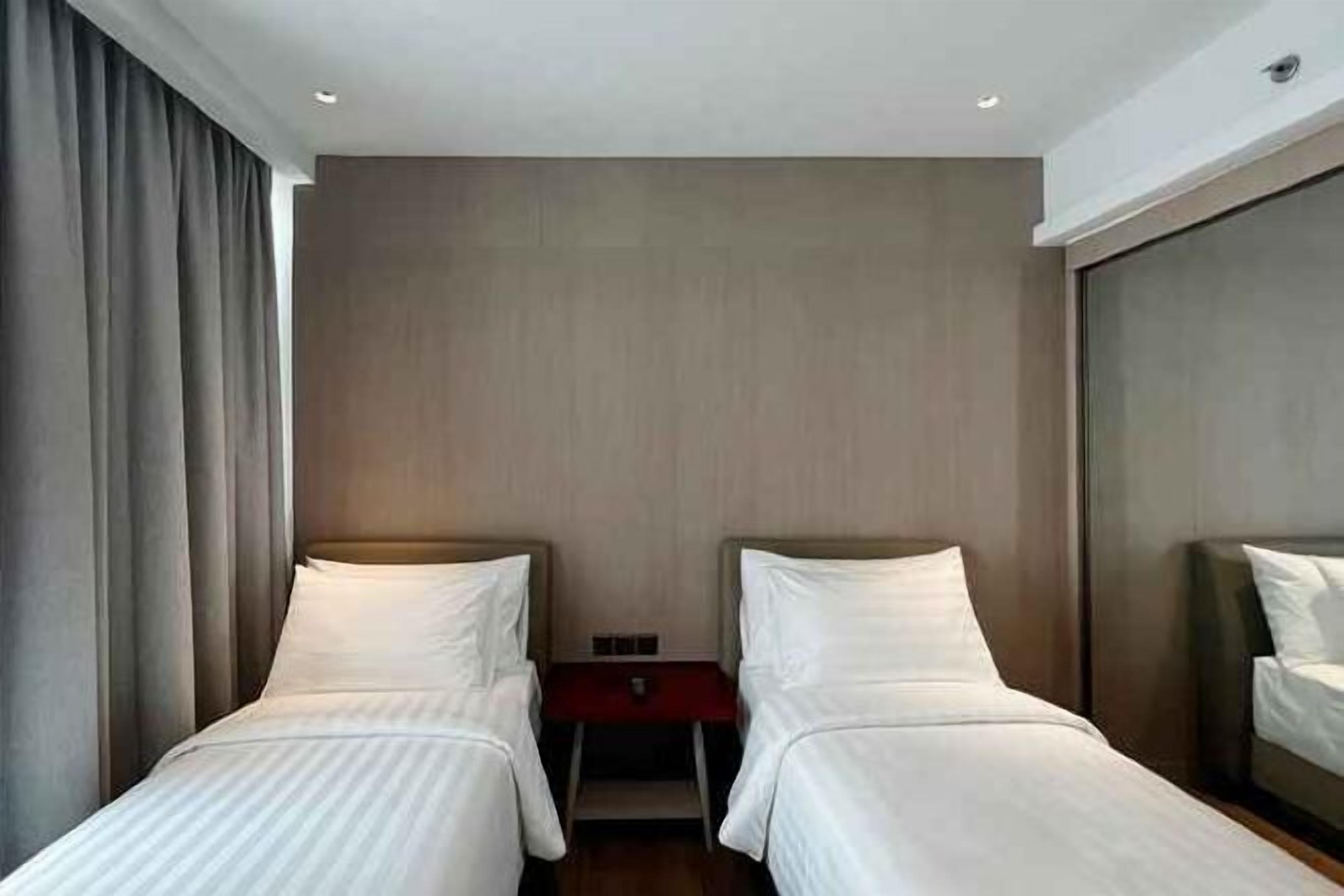 Minibar, soundproofing, free WiFi