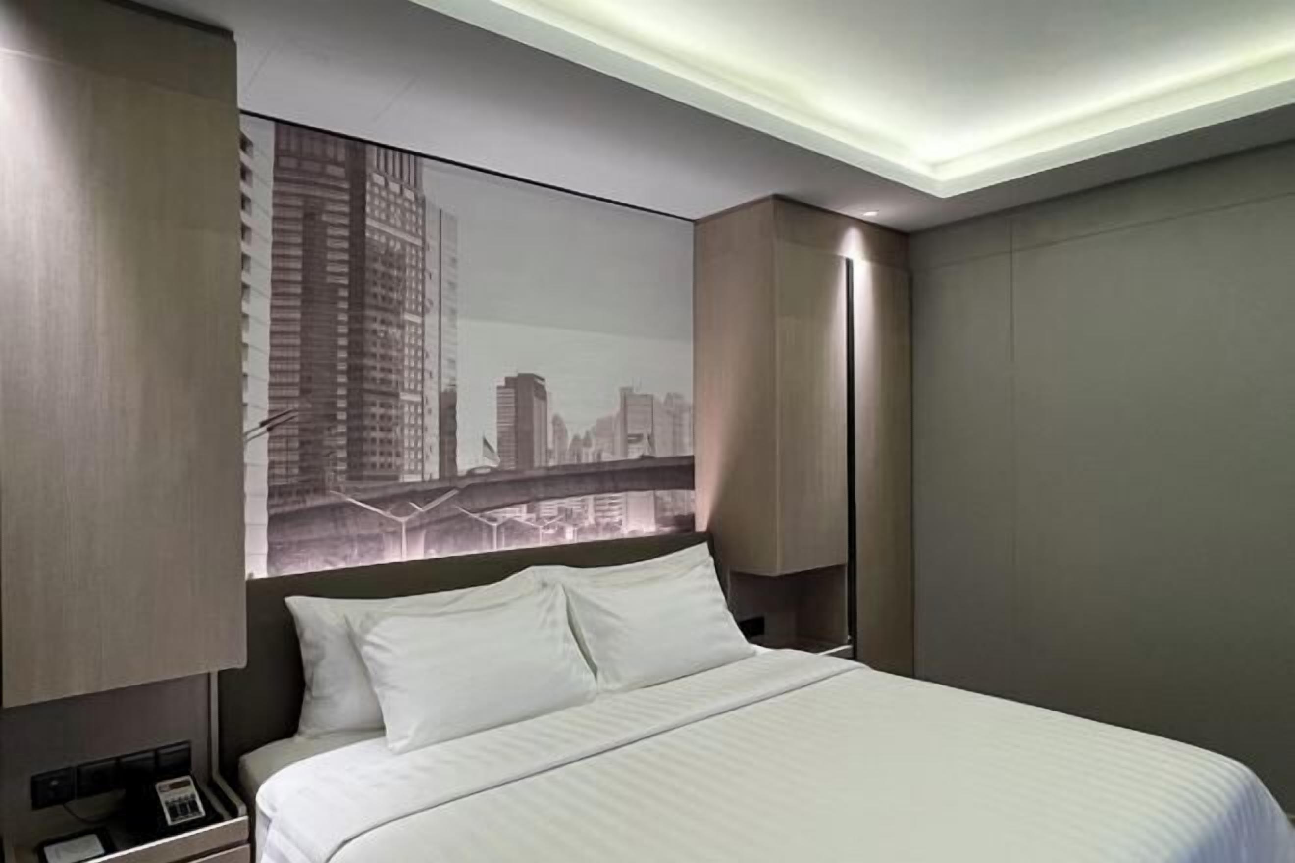 Minibar, soundproofing, free WiFi