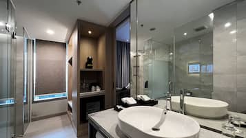 Artículos de tocador gratuitos, secador de pelo, pantuflas, bidet