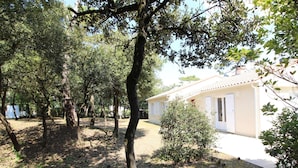 Property grounds - 5-room house with large garden in Domino, sleeps 6, pets allowed (Saint-Georges-d'Oléron)