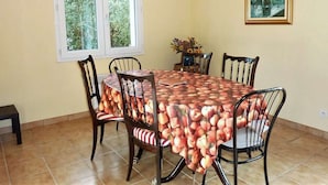 Dining - 5-room house with large garden in Domino, sleeps 6, pets allowed (Saint-Georges-d'Oléron)