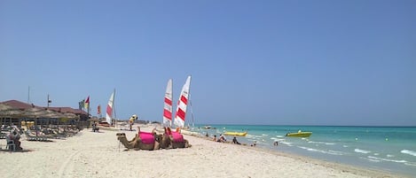 Una spiaggia nelle vicinanze