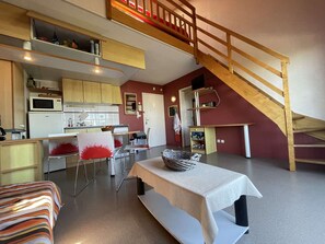 TV - 3-room apt with balcony and pool, La Rochelle (La Rochelle)