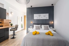 1 bedroom, WiFi, bed sheets - Apartment in Poreč for 4 - only 500 m from the sea (Porec)