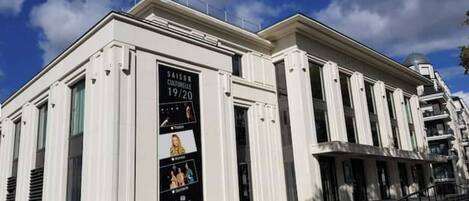 المنشأة من الخارج