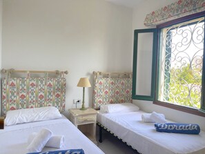 3 makuuhuonetta, silitysrauta/-lauta, ilmainen Wi-Fi, vuodevaatteet