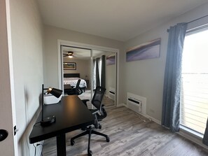 1 bedroom, free WiFi, bed sheets - New, beautifully remodeled and tastefully furnished downtown Hilo apt  (Hilo)