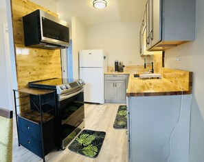 Fridge, microwave, oven, stovetop - New, beautifully remodeled and tastefully furnished downtown Hilo apt  (Hilo)