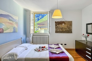 3 bedrooms, iron/ironing board, free WiFi, bed sheets - La Piazza Menaggio (Menaggio)