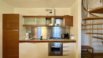 Mikrowelle, Ofen, Herdplatte, Geschirrspüler