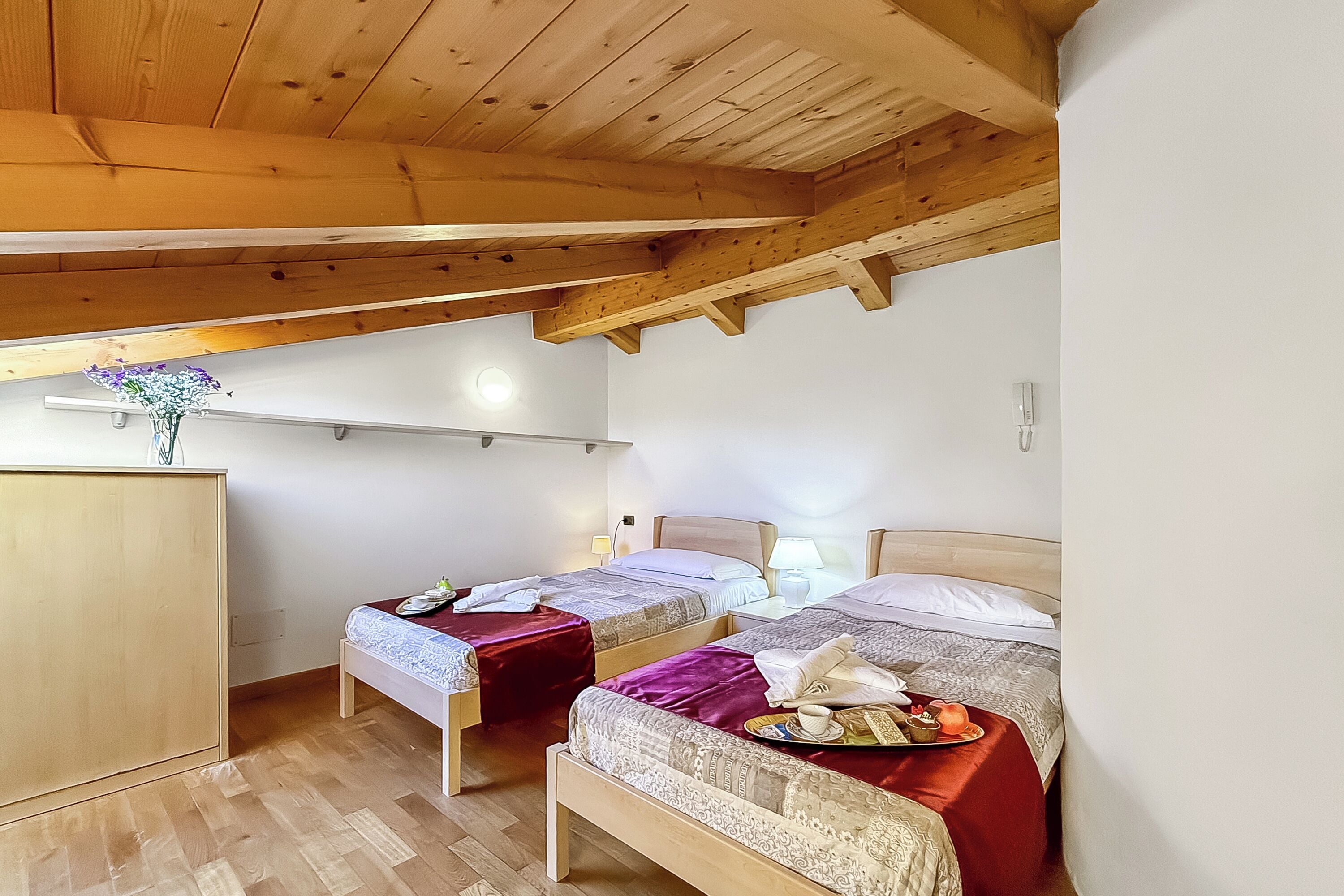 3 habitaciones, tabla de planchar con plancha y wifi gratis 