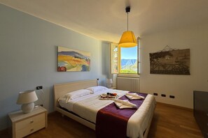 Family Apartment, Multiple Bedrooms, 2 Bathrooms, Lakeside (La Piazza Menaggio) | 3 bedrooms, iron/ironing board, free WiFi, bed sheets - La Piazza Menaggio (Menaggio)