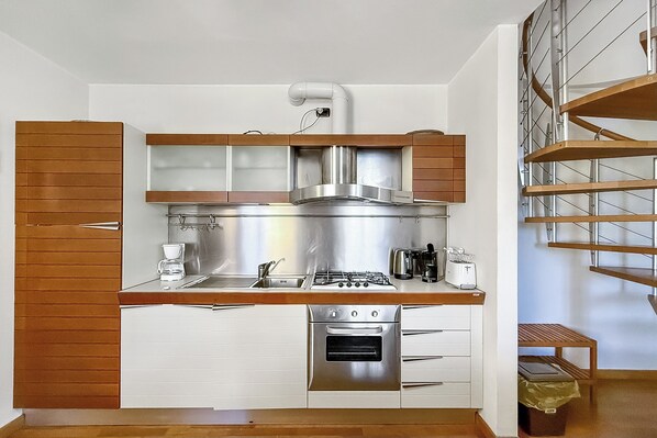 Appartement Familial, plusieurs chambres, 2 salles de bains, en bord de lac (La Piazza Menaggio) | Cuisine privée
