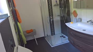 Dusche, Handtücher, Toilettenpapier