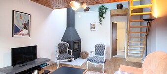 Charming 3BR House with Patio, Garage, and Modern Amenities in Mont-Dore Center