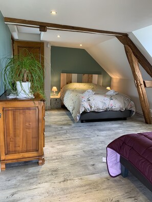 7 bedrooms, desk, iron/ironing board, free WiFi