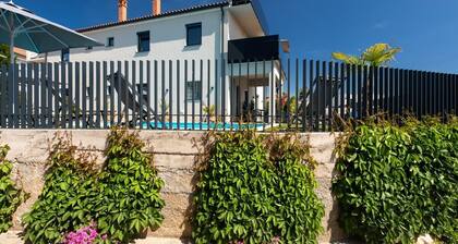 Villa Luisole Apartment °3 mit Beheiztem Salzwasserpool