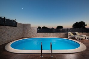 Outdoor pool - Villa Papillon – lovingly furnished & superbly equipped vacation oasis with pool (Pula)