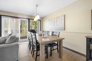 Dining - Townhouse with Free Shuttle to Tremblant Resort (Mont-Tremblant)
