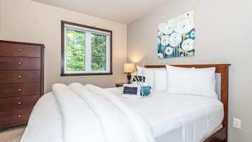 4 bedrooms, desk, iron/ironing board, free WiFi