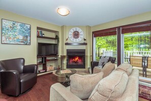 Televisie en een open haard