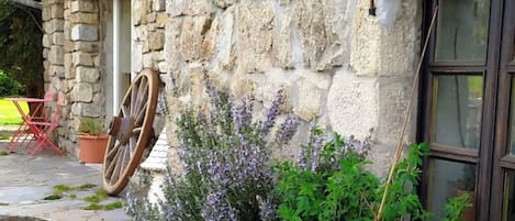 تفاصيل الفندق من الخارج