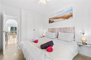 2 bedrooms, free WiFi, bed sheets - Nice Apartment in a Wonderful Area with Shared Pool & Wi-Fi (Las Ramblas)