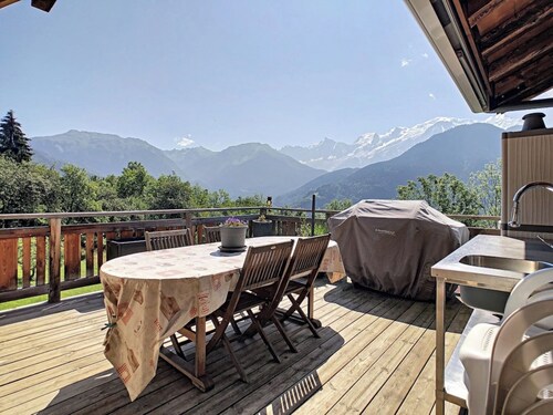 Chalet Les Fiz with Mountain View, Jaccuzi & Wi-Fi