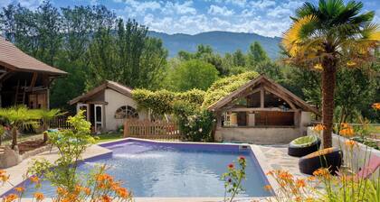 Apartment Gîte de l'Eléphant with Pool, Whirlpool, Wi-Fi & Terrace