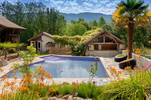 Apartment Gîte de l'Eléphant with Pool, Whirlpool, Wi-Fi & Terrace