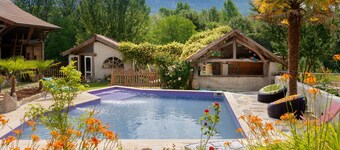 Apartment Gîte de l'Eléphant with Pool, Whirlpool, Wi-Fi & Terrace
