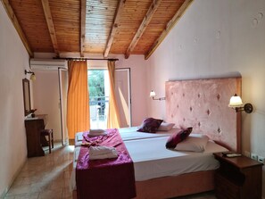 1 bedroom, free WiFi, bed sheets - Studio "Galini Studios 2" Near the Beach with Wi-Fi, A/C & Balcony (Corfu)