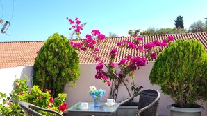 A patio with a table, chairs, potted plants, and a tiled roof. - Studio "Galini Studios 2" Near the Beach with Wi-Fi, A/C & Balcony (Corfu)