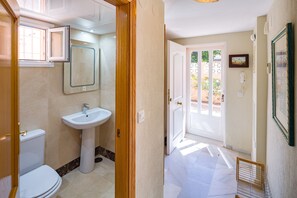 Dusch, hårtork och handdukar