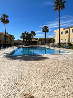 Outdoor pool - Vale de Parra Gardens - Fantastic 1 bedroom apartment with pool (Vale Rebelho)