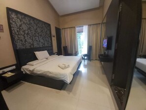 Deluxe Room - Purohit Holiday Resort (Mawal)