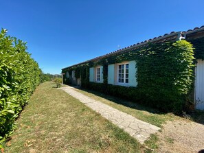 Property grounds - Exclusive use Panoramic  Views Rural with Private Swimming Pool (Port-Sainte-Foy-et-Ponchapt)